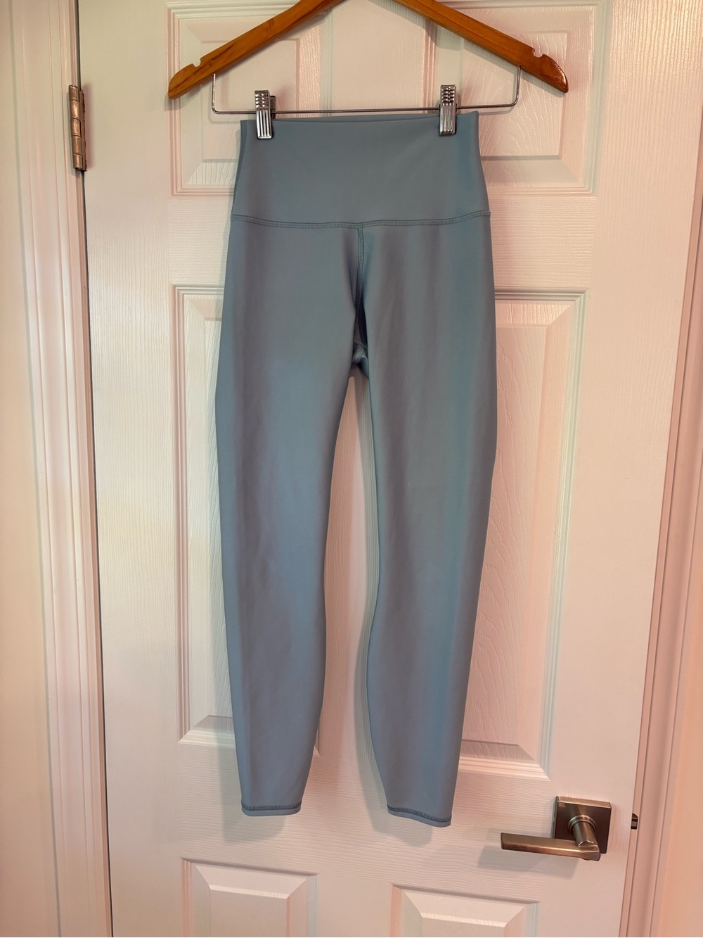ALO Yoga light blue leggings size XS